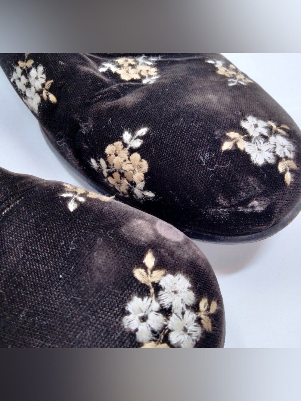 Dolce & Gabbana Black Velvet Floral Embroidered Slip-On Loafers - Picture 6 of 9